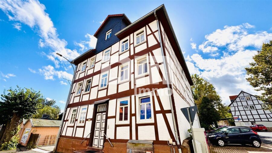 Modernes 2 Zimmer Apartment in umfassend saniertem Fachwerkhaus in gesuchter Lage - Frontansicht Titel